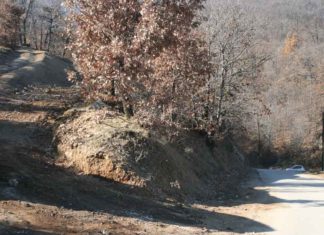 Санирање на локален пат кон и во населба Подгорци