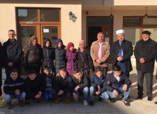 (Фото) Подгоречките талебиња (ученици) во посета на Муфтивство на ИВЗ-Струга