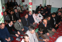 (Фото) Со првата теравија намаз Подгорчани го најавија почетокот на мубарек месец Рамазан