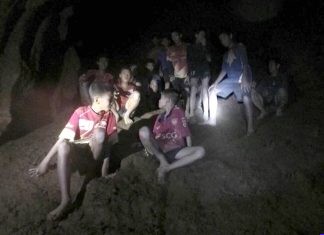 (ВИДЕО): Тајланд: Затрупаните деца порачуваат дека се добро