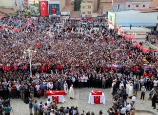 Ердоган на џеназе намаз на убиената жена и бебе : Уште еднаш го видовме злото на теористичката ПКК