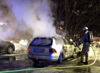 Во градови ширум Шведска запалени 97 автомобили