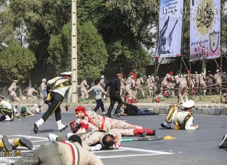 Вознемирувачко: Видео снимка од терористичкиот напад на воената парада во Иран