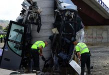 НЕСРЕЌА ВО ШПАНИЈА: Автобус удрил во столб, пет лица загинале