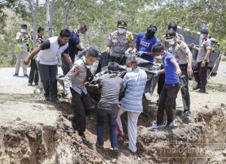 ИНДОНЕЗИЈА/ Сцени од апокалипса: Насукан брод, урнати џамии, мртви тела насекаде