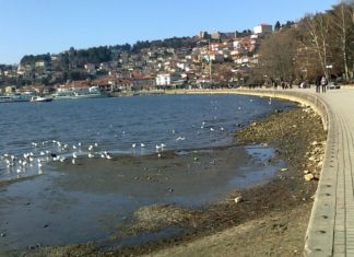 Нивото на водата на Охридско езеро се наближува до дозволената минимална кота