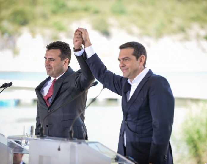 Zaev-i-Cipras-potpisuvanje-na-Dogovor-Prespa3-860x680