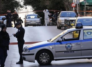 Атина: Во експлозија пред црква повредено едно лице