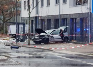 ГЕРМАНИЈА : Има мртви и ранети, самоубиец со Фокус удрил во луѓе на автобуска станица
