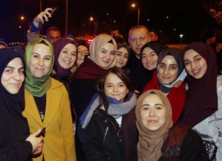 Пријатно изненадување од претседателот Ердоган за студентите кои наеднаш го забележаа пред себе