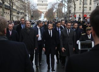Макрон ја посети Триумфалната капија оштетена во вчерашните нереди