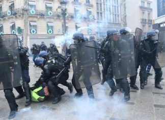Париз: За време на протестот на „Жолтите елеци“ полицијата приведе 85 лица