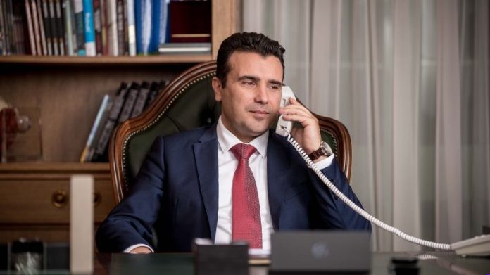 zaev-phone portret