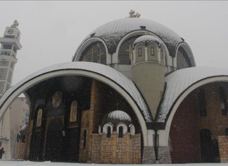 Православните христијани денес го прославуваат Бадник