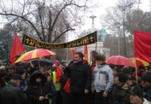 Продолжуваат протестите пред Собранието против уставните измени