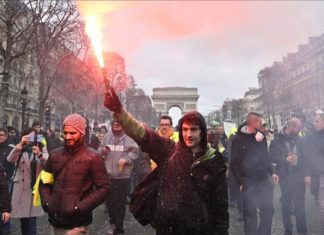 Голем број „Жолти елеци“ и денес маршираа низ Париз