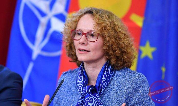 Радмила Шекеринска