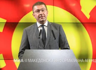 Мицкоски најави протест и отпор против уставните измени