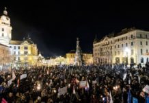 Илјадници Унгарци на улиците на Будимпешта протестираат против законот за прекувремена работа