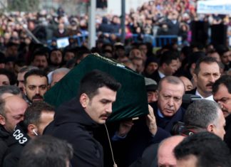 Во уривањето на зградата во Истанбул загинаа 9 члена од едно семејство