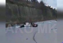 (ЕКСКЛУЗИВНО ВИДЕО) Од првите моменти од автобуската несреќа, возачот лежи исфрлен на улицата