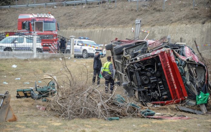 Soobrakjajka-Durmo-Turs-avtobus-kaj-Laskarci-14fev19-Borche-Popovski