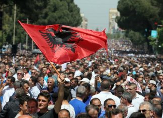 Опозицијата во Тирана најавува ураган, Рама до 16.март да поднесе оставка
