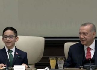 Претседателот Ердоган по повод 23 април, претседателската фотелја му ја препушти на ученик во шесто одделение