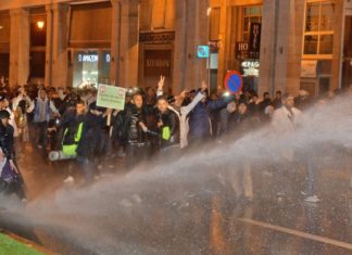 Со водени топови против протестот на учителите во Мароко, над 70 повредени