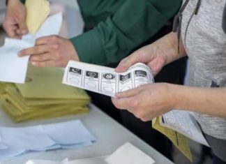 Повторно броење на гласовите во 11 општини во Анкара
