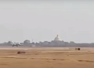 (Видео) Aвион принудно слета без предните тркала. Пилотот спаси 82 патници