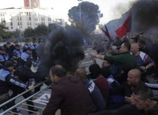 Албанската опозиција за утре најави нови протести пред Владата