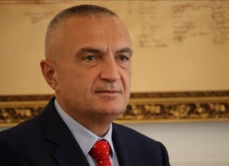 Албанија: Владејачката партија го поднесе барањето за разрешување на претседателот Мета