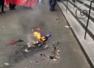 Македонски иселеници во Мелбурн запалија грчко и бугарско знаме и макети од Заев и Шекеринска