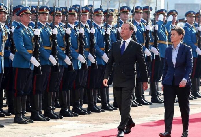 Dmitri-Medvedev-i-Ana-Brnabic-736x502