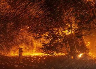 Пожар беснее низ Калифорнија, евакуирани 40 илјади луѓе