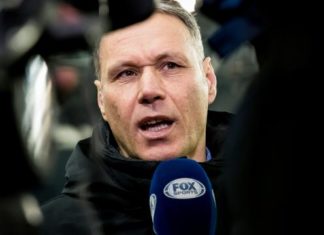 Ван Бастен суспендиран поради изговарање на нацистичкиот поздрав “Sieg Heil”