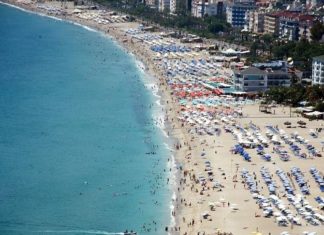 Рекордна сезона во Анталија: Првпат во историјата над 15 милиони странски туристи