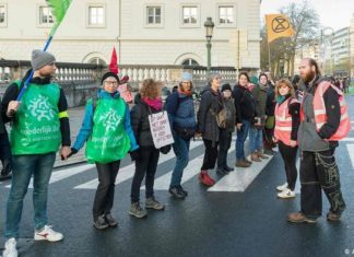 Брисел: Илјадници луѓе формираа човечки ланец, против климатските промени