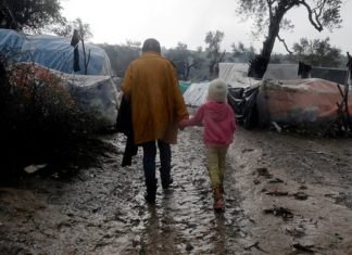Грчкиот премиер: Нека Германија и другите земји земаат бегалци