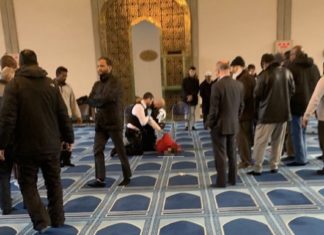 Лондон: „Извршен напад со нож во џамија. Имамот прободен во вратот, додека учел езан“