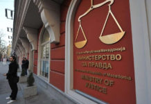 Здружение на обвинители: Да се намалат платите, но не на минималец