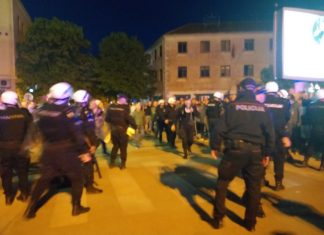 (ВИДЕО) Хаос во Никшиќ: Се судрија демонстрантите и полицијата