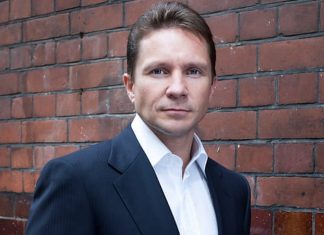 Британски бизнисмен ја тужи владата поради строгите мерки: „Ги кршат човековите права и ја уништуваат економијата“
