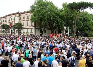 Уште еден мирен протест во Тирана