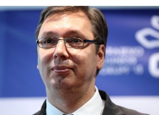 Први резултати: СНС на Вучиќ убедливо победи на изборите во Србија, опозицијата слави успех на бојкот