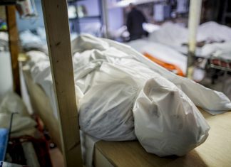 Свет: Семејствата на жртвите од ковид-19 бараат правда
