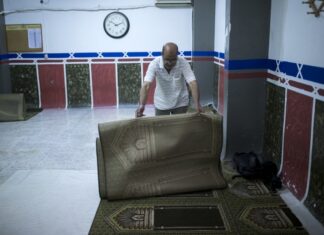 Во Грција затворена џамија во која муслиманите клањаа 32 години