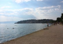 Безживотно тело на средовечен маж попладнево е пронајдено во водите на Охридското Езеро