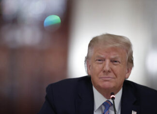 Трамп: „Не ги слушам експертите за коронавирус“